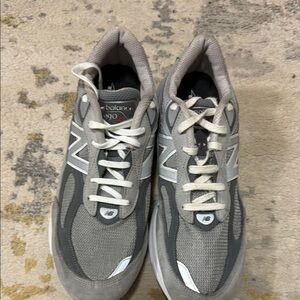 New Balance Men's 990v5 Gray Athletic Sneakers